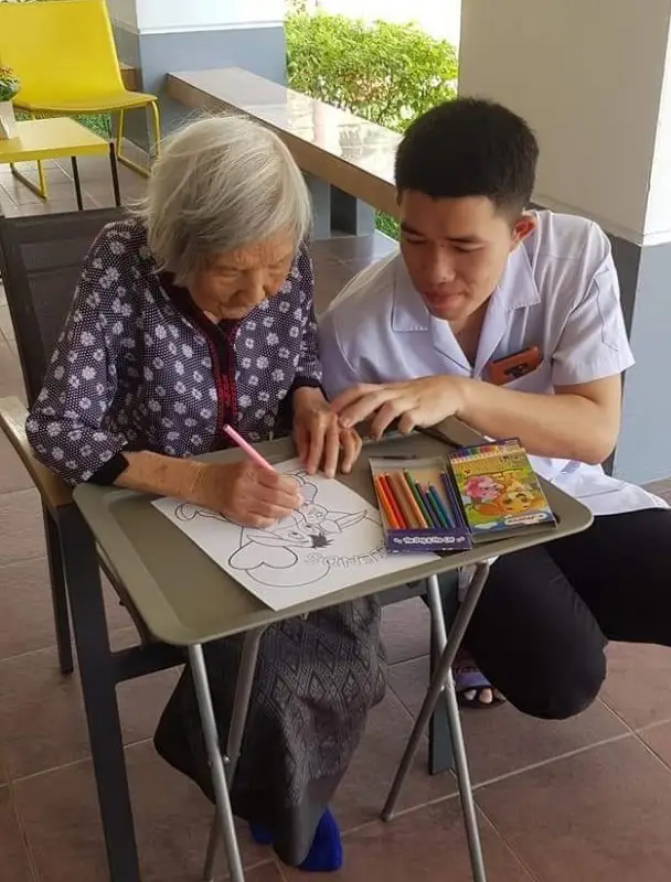 ทางเดินโปร่งสบายสำหรับรถเข็น